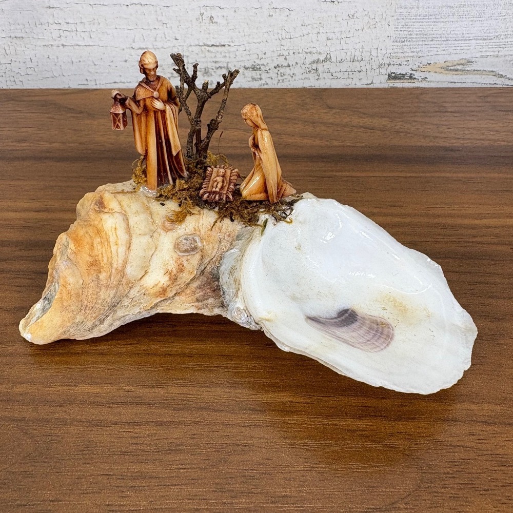 Virgin Mary Madonna and Jesus Oyster Shell Handmade and Hand‎ Painted